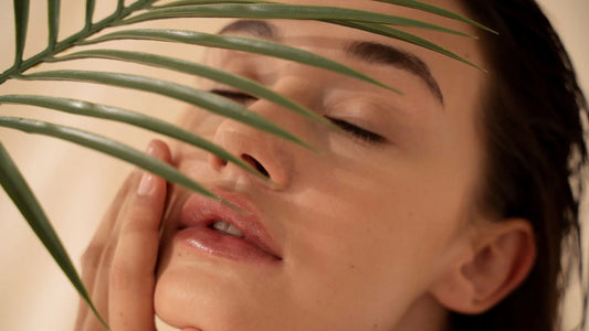 Woman with leaf over her head to symbol natural skincare