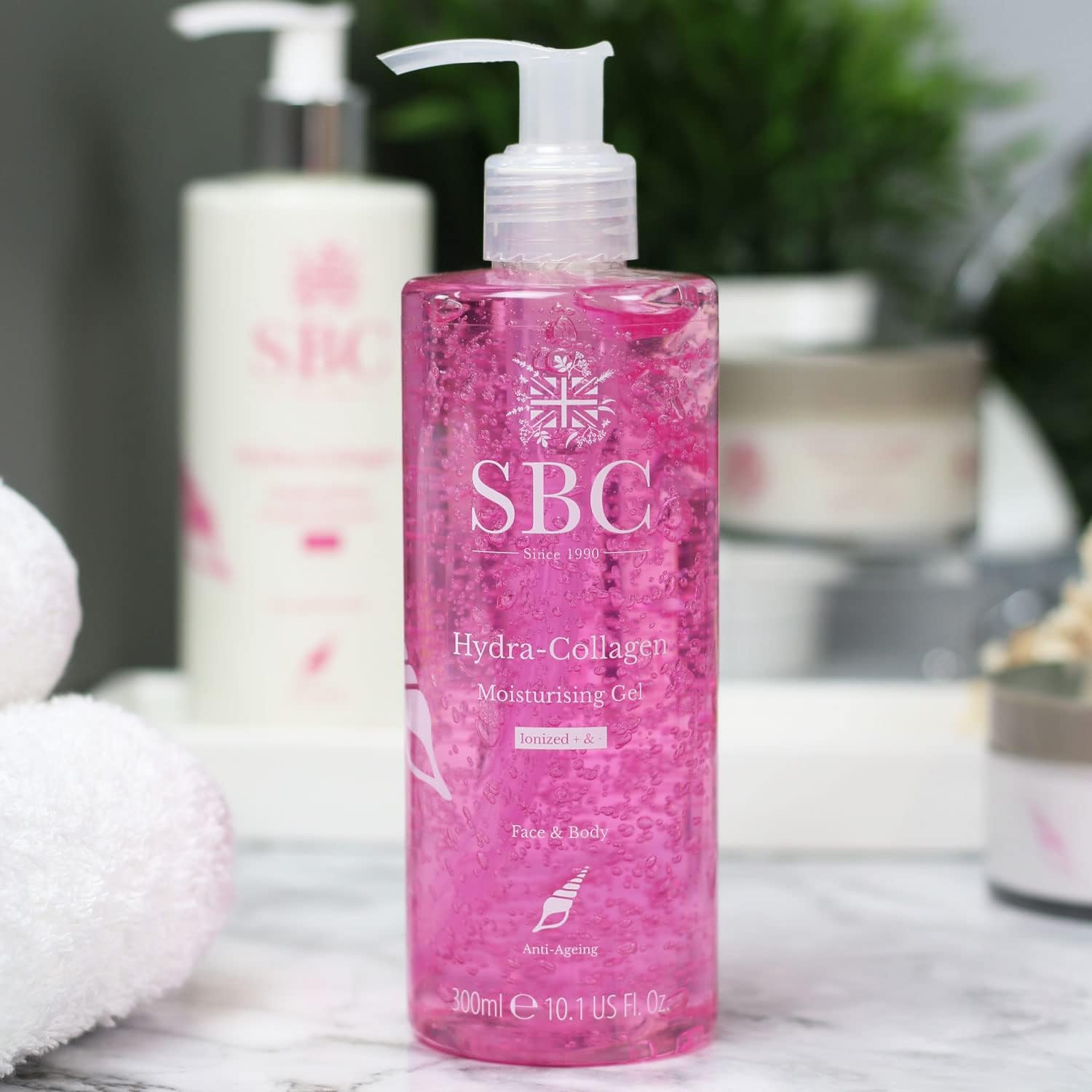 SBC Skincare Hydra-Collagen Moisturising Gel - 300ml lifestyle shot